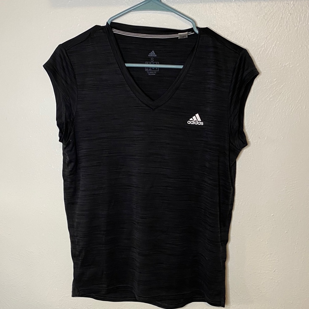 Adidas top ✨